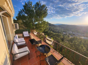 T3 avec magnifique vue montagne, 3 étoiles, piscine et parking, clim